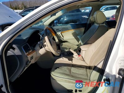 Zdjęcie 7 z 12 samochodu: 2012 LINCOLN MKZ HYBRID VIN:3LNDL2L34CR803680 - miniatura