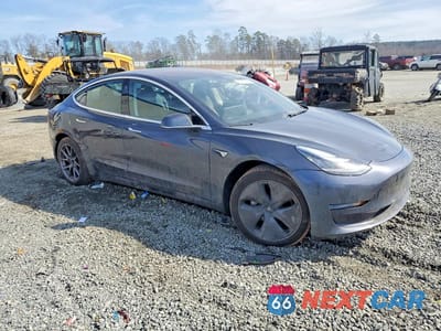 Czwarte zdjęcie samochodu z boku: 2018 TESLA MODEL 3 VIN:5YJ3E1EB1JF066543 - miniatura