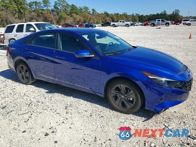 Czwarte zdjęcie samochodu z boku: 2023 HYUNDAI ELANTRA SEL VIN:5NPLM4AG9PH105203 - miniatura