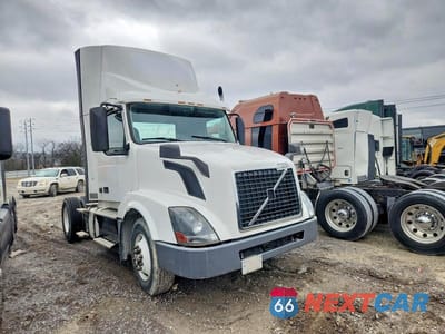 2017 VOLVO VNL SEMI TRUCK 4V4N39TG6HN988043 - główne zdjęcie licytacji z USA - miniatura