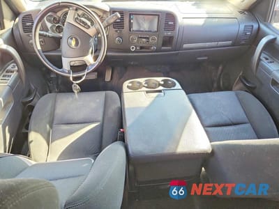 Zdjęcie 8 z 12 samochodu: 2011 CHEVROLET SILVERADO K1500 LT VIN:1GCRKSE37BZ192628 - miniatura