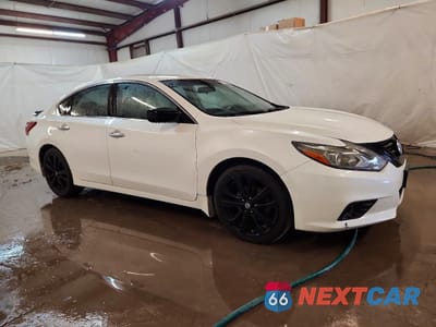 Czwarte zdjęcie samochodu z boku: 2018 NISSAN ALTIMA 2.5 VIN:1N4AL3AP3JC215242 - miniatura