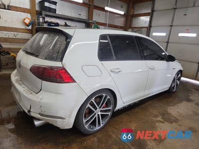 Trzecie zdjęcie samochodu z tyłu: 2019 VOLKSWAGEN GTI S VIN:3VW6T7AU9KM030638 - miniatura
