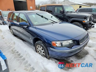 Czwarte zdjęcie samochodu z boku: 2002 VOLV V70 VIN:YV1SW61R522230738 - miniatura