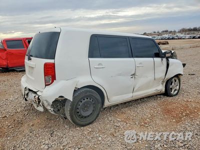 Trzecie zdjęcie samochodu z tyłu: 2013 TOYOTA SCION XB VIN:JTLZE4FE2DJ035064 - miniatura