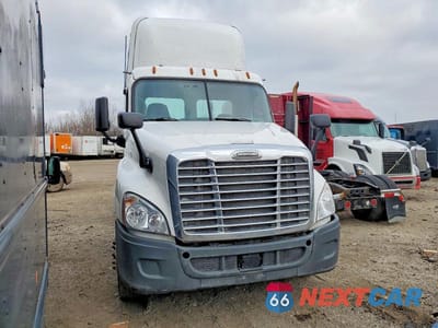 2016 FREIGHTLINER CASCADIA 125 1FUBGEDV8GLHC5773 - główne zdjęcie licytacji z USA - miniatura
