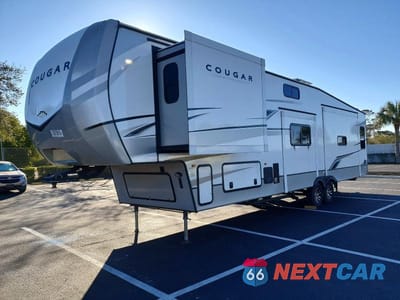 Drugie zdjęcie samochodu z przodu: 2023 KEYSTONE COUGAR CAMPER VIN:4YDFCGS24PF507447 - miniatura
