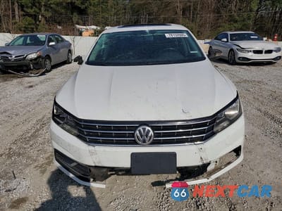 Piąte zdjęcie samochodu w środku: 2016 VOLKSWAGEN PASSAT SE VIN:1VWBT7A33GC012263 - miniatura