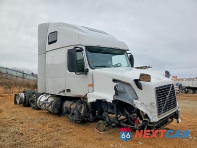 2013 VOLVO VNL SEMI TRUCK 4V4NC9TJ4DN146341 - główne zdjęcie licytacji z USA - miniatura
