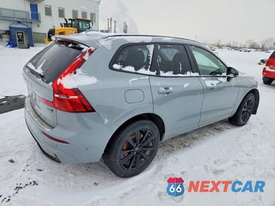 Trzecie zdjęcie samochodu z tyłu: 2025 VOLVO XC60 PLUS VIN:YV4M12RC9S1176739 - miniatura