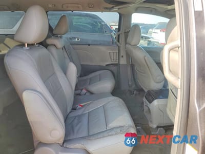 Zdjęcie 11 z 14 samochodu: 2017 TOYOTA SIENNA XLE 8-PASSENGER VIN:5TDYZ3DC9HS775551 - miniatura
