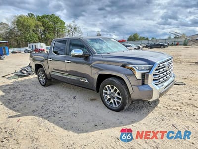 Czwarte zdjęcie samochodu z boku: 2025 TOYOTA TUNDRA 1794 EDITION VIN:5TFMA5DB7SX297687 - miniatura