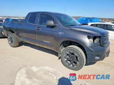 Czwarte zdjęcie samochodu z boku: 2012 TOYOTA TUNDRA GRADE VIN:5TFUW5F11CX264143 - miniatura