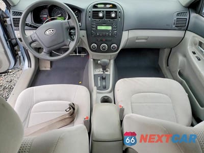 Zdjęcie 8 z 12 samochodu: 2008 KIA SPECTRA EX VIN:KNAFE121X85559297 - miniatura
