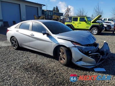 Czwarte zdjęcie samochodu z boku: 2021 HYUNDAI ELANTRA SEL VIN:5NPLM4AG5MH045156 - miniatura