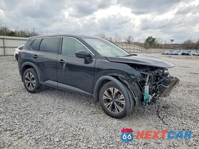 Czwarte zdjęcie samochodu z boku: 2021 NISSAN ROGUE SV VIN:5N1AT3BB3MC676048 - miniatura