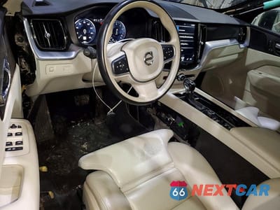 Zdjęcie 8 z 12 samochodu: 2019 VOLVO XC60 T5 VIN:LYV102RK8KB187126 - miniatura