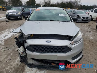 Piąte zdjęcie samochodu w środku: 2018 FORD FOCUS S VIN:1FADP3E28JL265442 - miniatura