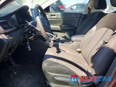 Zdjęcie 7 z 12 samochodu: 2017 KIA OPTIMA LX VIN:5XXGT4L32HG164640 - miniatura