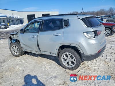 Drugie zdjęcie samochodu z przodu: 2024 JEEP COMPASS LATITUDE VIN:3C4NJDBN2RT107778 - miniatura