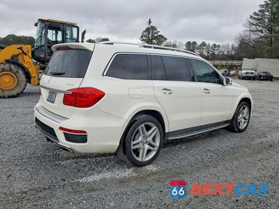 Trzecie zdjęcie samochodu z tyłu: 2015 MERCEDES-BENZ GL 550 4MATIC VIN:4JGDF7DE0FA441172 - miniatura