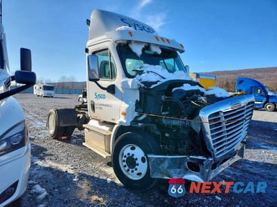 2012 FREIGHTLINER CASCADIA SEMI TRUCK 1FUBGBDV7CLBK4514 - główne zdjęcie licytacji z USA - miniatura