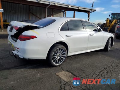 Trzecie zdjęcie samochodu z tyłu: 2025 MERCEDES-BENZ S S580E 4MATIC VIN:W1K6G6KB7SA335301 - miniatura