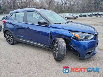 Czwarte zdjęcie samochodu z boku: 2020 NISSAN KICKS SR VIN:3N1CP5DV1LL498926 - miniatura