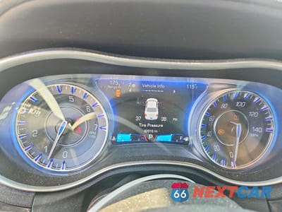 Zdjęcie 9 z 11 samochodu: 2017 CHRYSLER 300C VIN:2C3CCAEG2HH516582 - miniatura