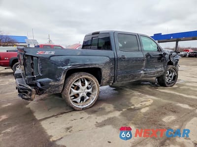 Trzecie zdjęcie samochodu z tyłu: 2017 CHEVROLET SILVERADO K1500 LT VIN:3GCUKREC0HG467039 - miniatura