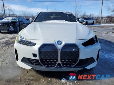 Piąte zdjęcie samochodu w środku: 2024 BMW I4 EDRIVE 35 VIN:WBY43AW06RFS76035 - miniatura
