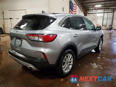 Trzecie zdjęcie samochodu z tyłu: 2022 FORD ESCAPE SE VIN:1FMCU9G6XNUB81068 - miniatura