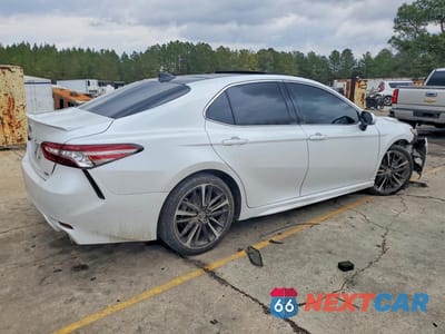 Trzecie zdjęcie samochodu z tyłu: 2019 TOYOTA CAMRY XSE VIN:4T1B61HK7KU841341 - miniatura