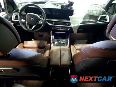 Zdjęcie 8 z 12 samochodu: 2025 BMW X5 XDRIVE40I VIN:5UX23EU00S9Y38386 - miniatura