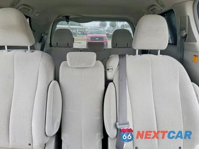 Zdjęcie 10 z 14 samochodu: 2011 TOYOTA SIENNA LE VIN:5TDKK3DC2BS116034 - miniatura
