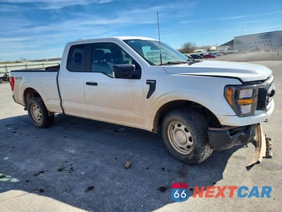 Czwarte zdjęcie samochodu z boku: 2023 FORD F150 SUPER CAB VIN:1FTFX1E51PKE90432 - miniatura