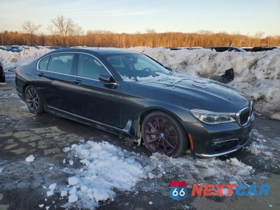 Czwarte zdjęcie samochodu z boku: 2018 BMW 750I XDRIVE VIN:WBA7F2C56JG424465 - miniatura