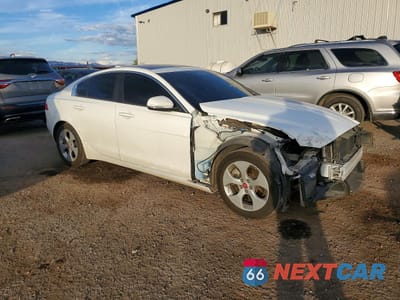 Czwarte zdjęcie samochodu z boku: 2018 JAGUAR XE VIN:SAJAR4FX4JCP27312 - miniatura