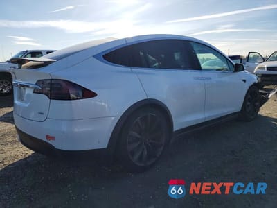Trzecie zdjęcie samochodu z tyłu: 2017 TESLA MODEL X VIN:5YJXCBE24HF066771 - miniatura