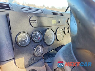 Zdjęcie 8 z 10 samochodu: 2012 FREIGHTLINER CASCADIA SEMI TRUCK VIN:1FUBGBDV7CLBK4514 - miniatura