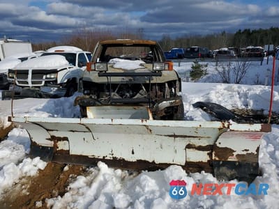 Piąte zdjęcie samochodu w środku: 2003 GMC SIERRA K2500 HEAVY DUTY VIN:1GTHK29G33E336371 - miniatura
