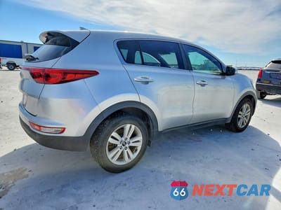 Trzecie zdjęcie samochodu z tyłu: 2017 KIA SPORTAGE LX VIN:KNDPM3AC4H7134705 - miniatura