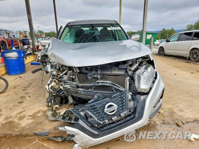 Piąte zdjęcie samochodu w środku: 2017 NISSAN ROGUE S VIN:JN8AT2MT9HW388760 - miniatura