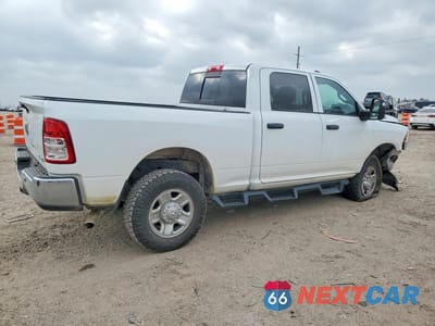 Trzecie zdjęcie samochodu z tyłu: 2023 RAM 2500 TRADESMAN 6.4L V8 CREW CAB VIN:3C6UR5CJ5PG500354 - miniatura