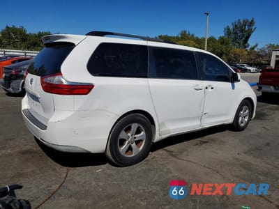 Trzecie zdjęcie samochodu z tyłu: 2017 TOYOTA SIENNA LE VIN:5TDKZ3DC5HS807224 - miniatura