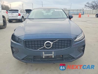 Piąte zdjęcie samochodu w środku: 2021 VOLVO S60 T5 R-DESIGN VIN:7JR102FZXMG112163 - miniatura