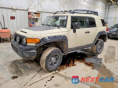 2010 TOYOTA FJ CRUISER BASE JTEBU4BF8AK080140 - główne zdjęcie licytacji z USA - miniatura