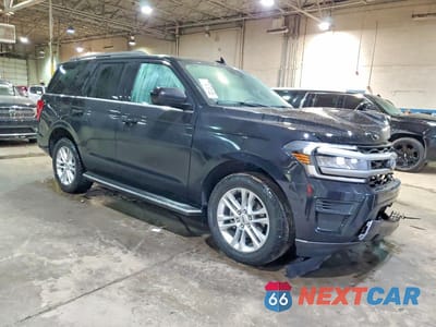 Czwarte zdjęcie samochodu z boku: 2023 FORD EXPEDITION XLT VIN:1FMJU1J86PEA50025 - miniatura