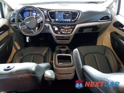 Zdjęcie 8 z 14 samochodu: 2024 CHRYSLER PACIFICA HYBRID SELECT VIN:2C4RC1S79RR130831 - miniatura