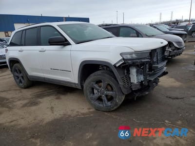 Czwarte zdjęcie samochodu z boku: 2025 JEEP GRAND CHEROKEE LAREDO VIN:1C4RJHAG5SC279719 - miniatura
